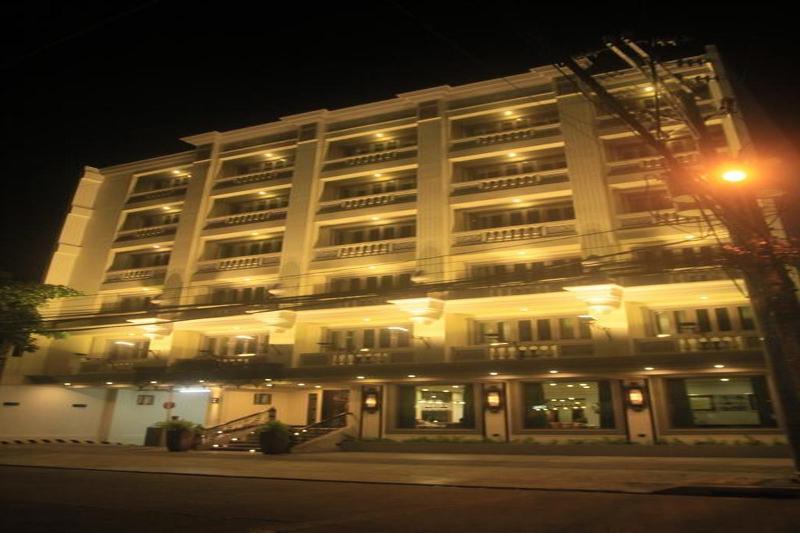 Herald Suites Polaris Makati City Exterior foto